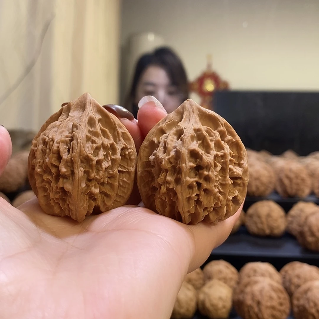 把件文玩核桃39野生灯笼有伤