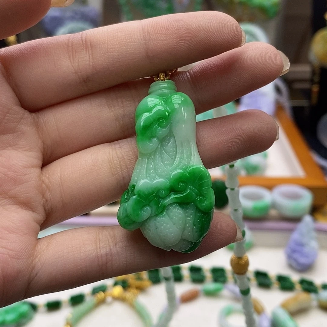 翡翠未镶嵌颈饰静吊坠