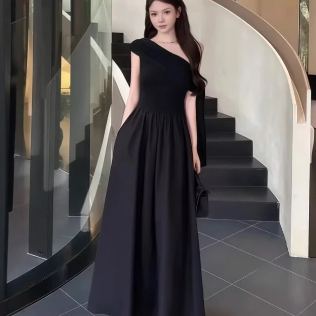 轻奢时尚复古赫本风小黑裙显瘦夏季法式纯欲风一字肩无袖黑色字