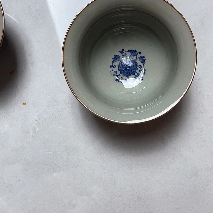 青花缠枝莲元宝碗身