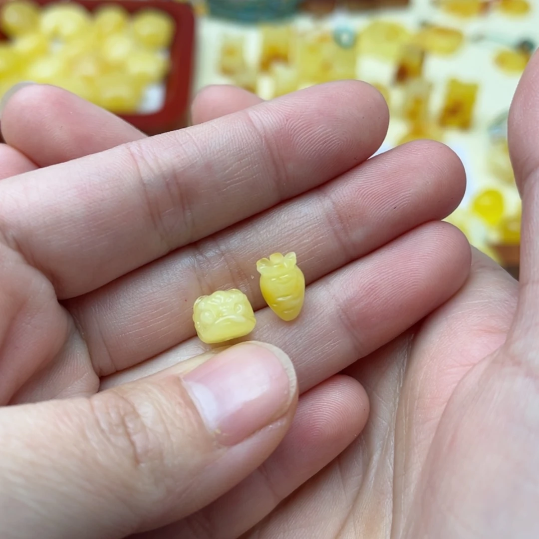 【闪购商品】蜜蜡裸石未镶嵌配饰的