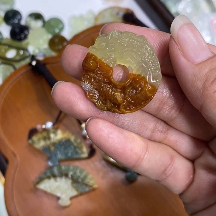 未镶嵌蛇纹石玉颈饰