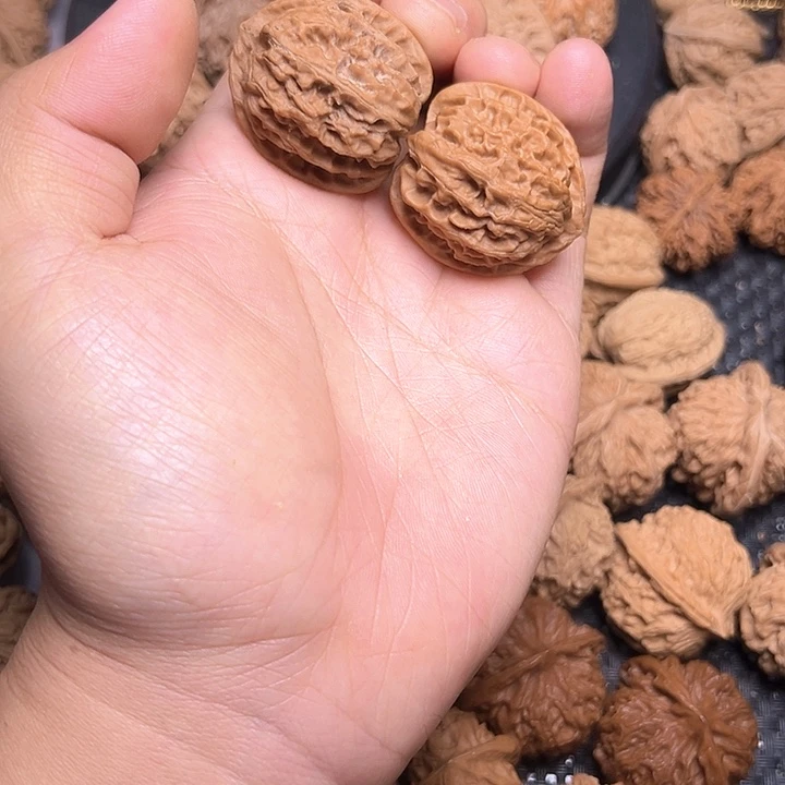 文玩核桃吊坠苹果园