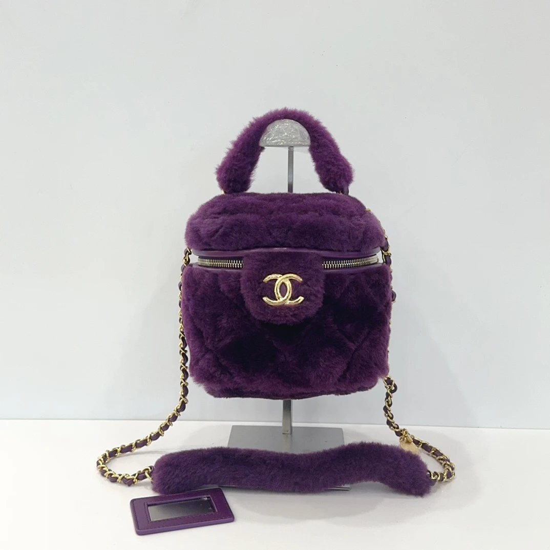 99新 Chanel/香奈儿 蓝总专场/22A 紫色毛绒化妆包 芯片