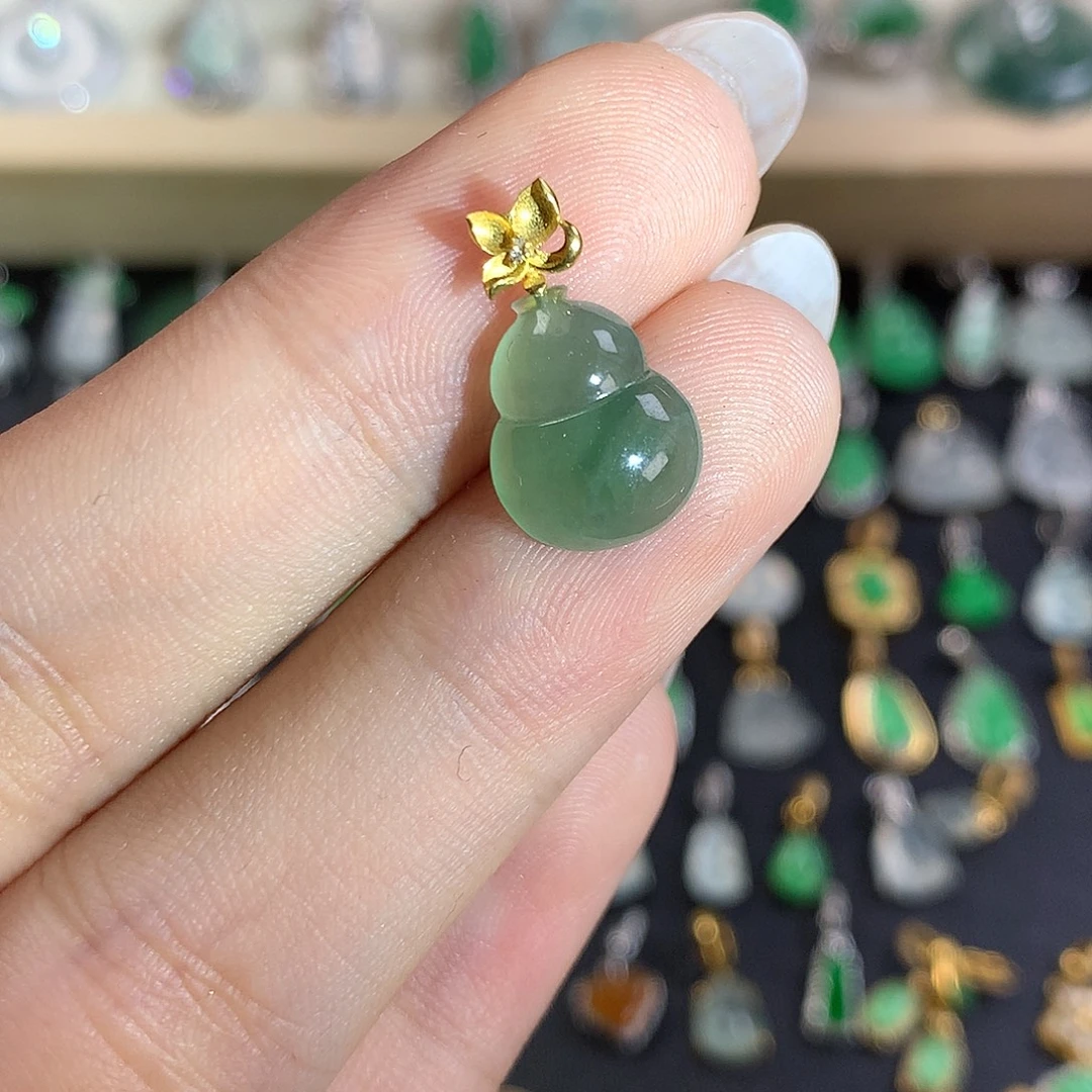 翡翠18K金镶嵌颈饰