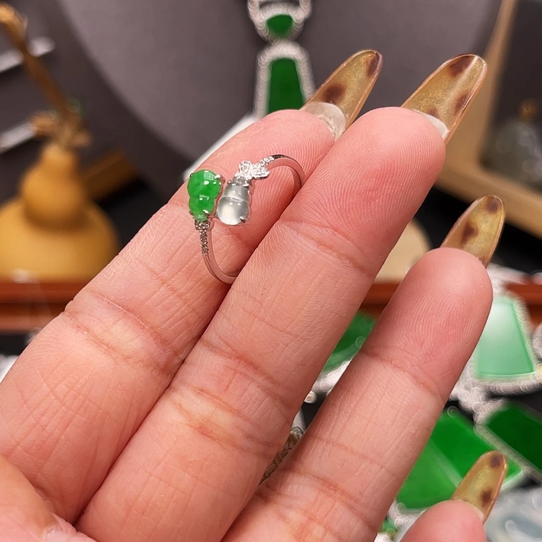 翡翠18K金镶嵌戒指