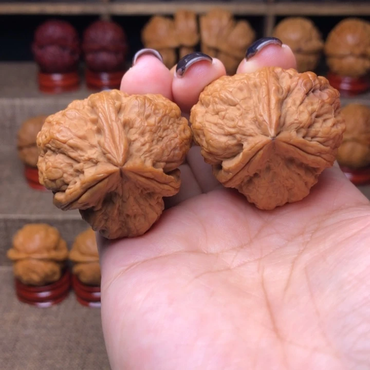 文玩核桃把件24号粗筋小盘石37尺