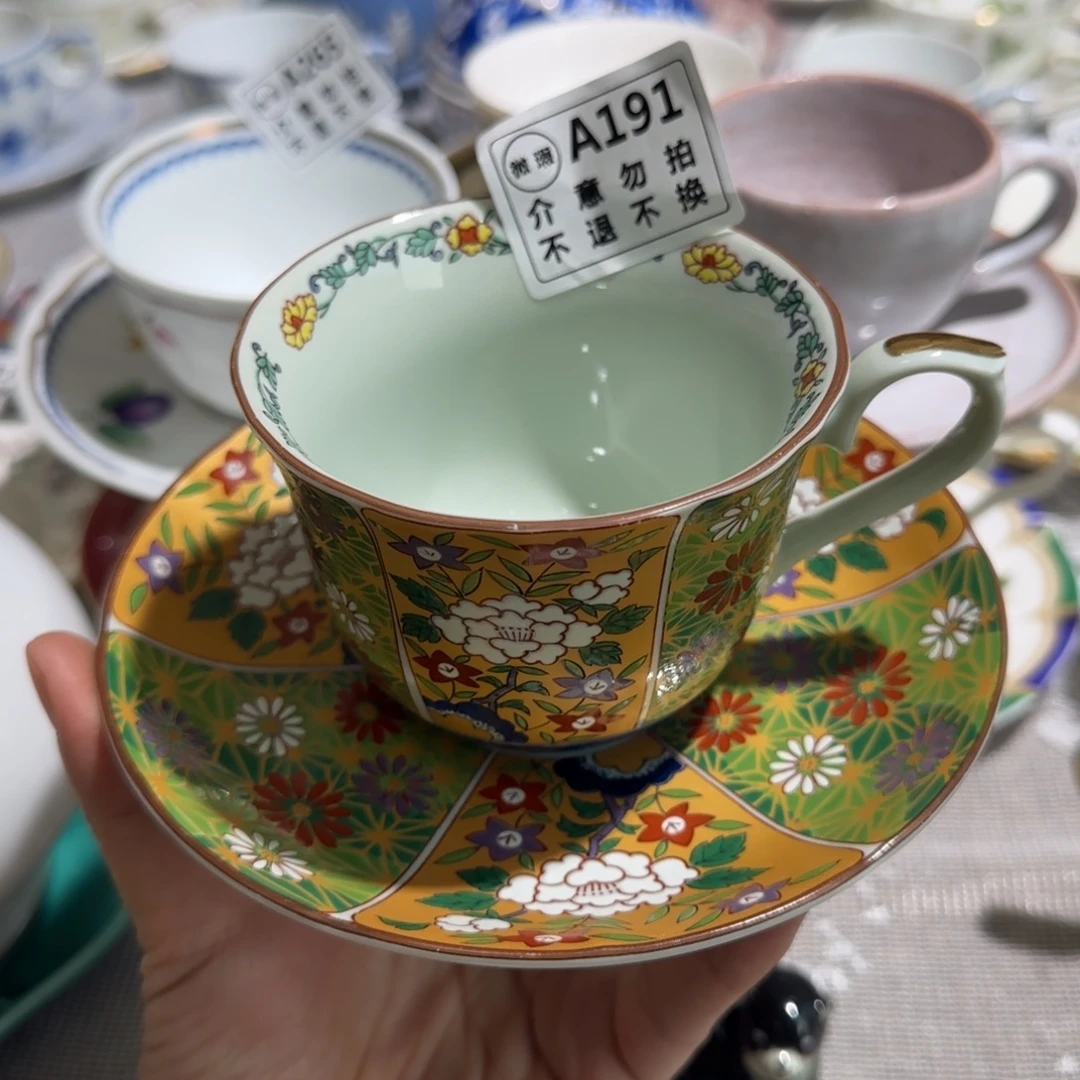 咖啡杯里的咖啡是我的最爱