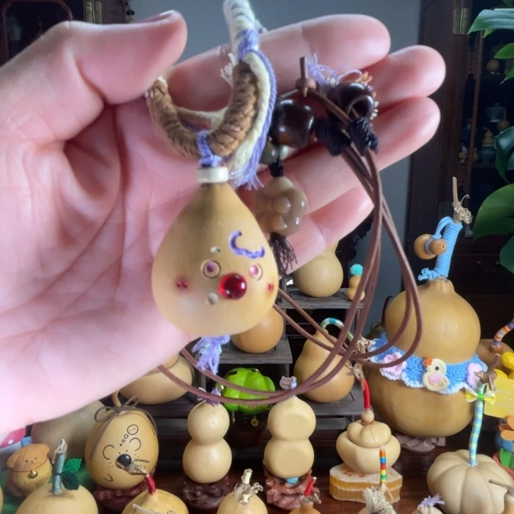 毛衣链葫芦红鼻头可爱