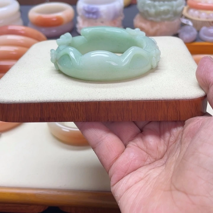 未镶嵌石英岩玉珠宝奇石C****?