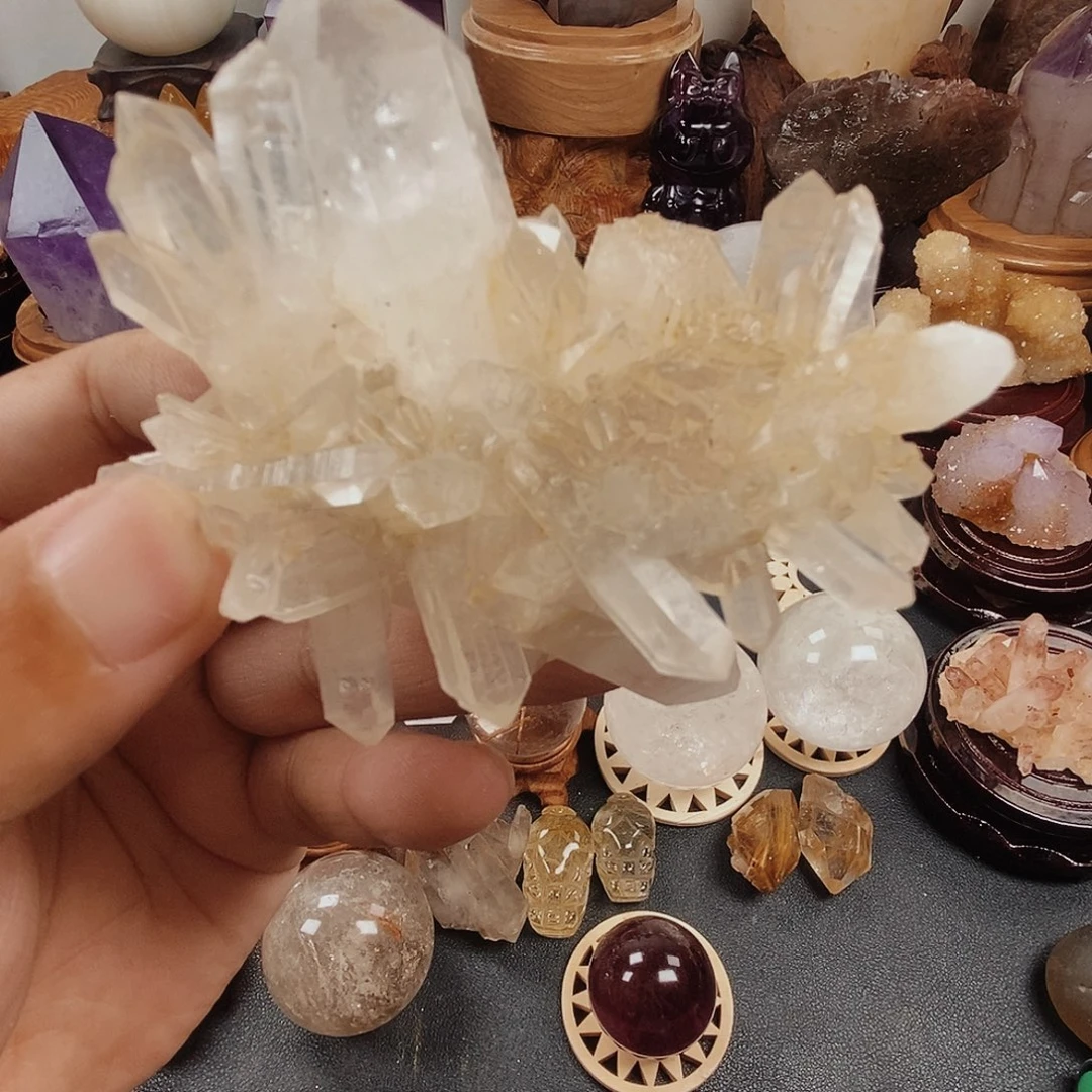 W***晶未镶嵌珠宝半成品水晶