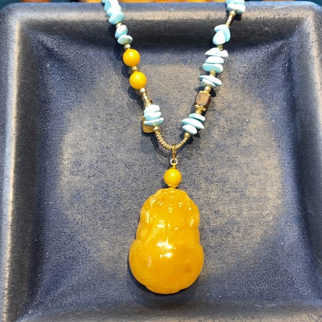 琥珀未镶嵌颈饰蜜蜡