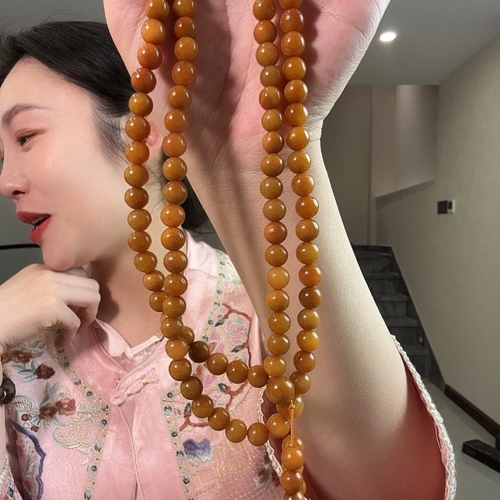 一***佳蛇纹石玉未镶嵌颈饰