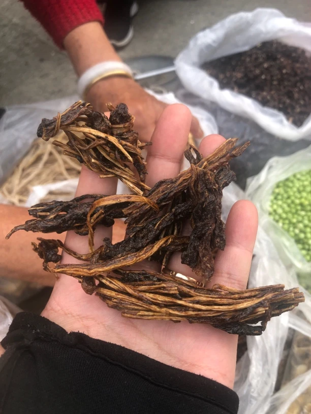 云南农户自制干腌菜酸的煮汤吃加辣椒生姜煮汤