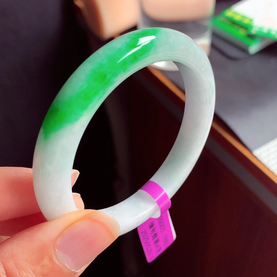 翡翠手镯未镶嵌缅甸翡翠