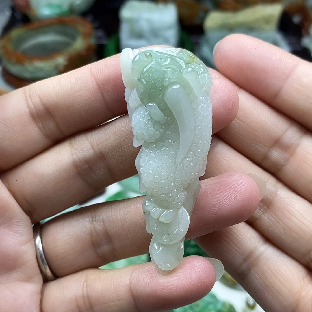 颈饰未镶嵌翡翠牌子
