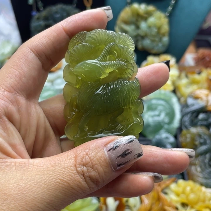 蛇纹石玉未镶嵌挂件