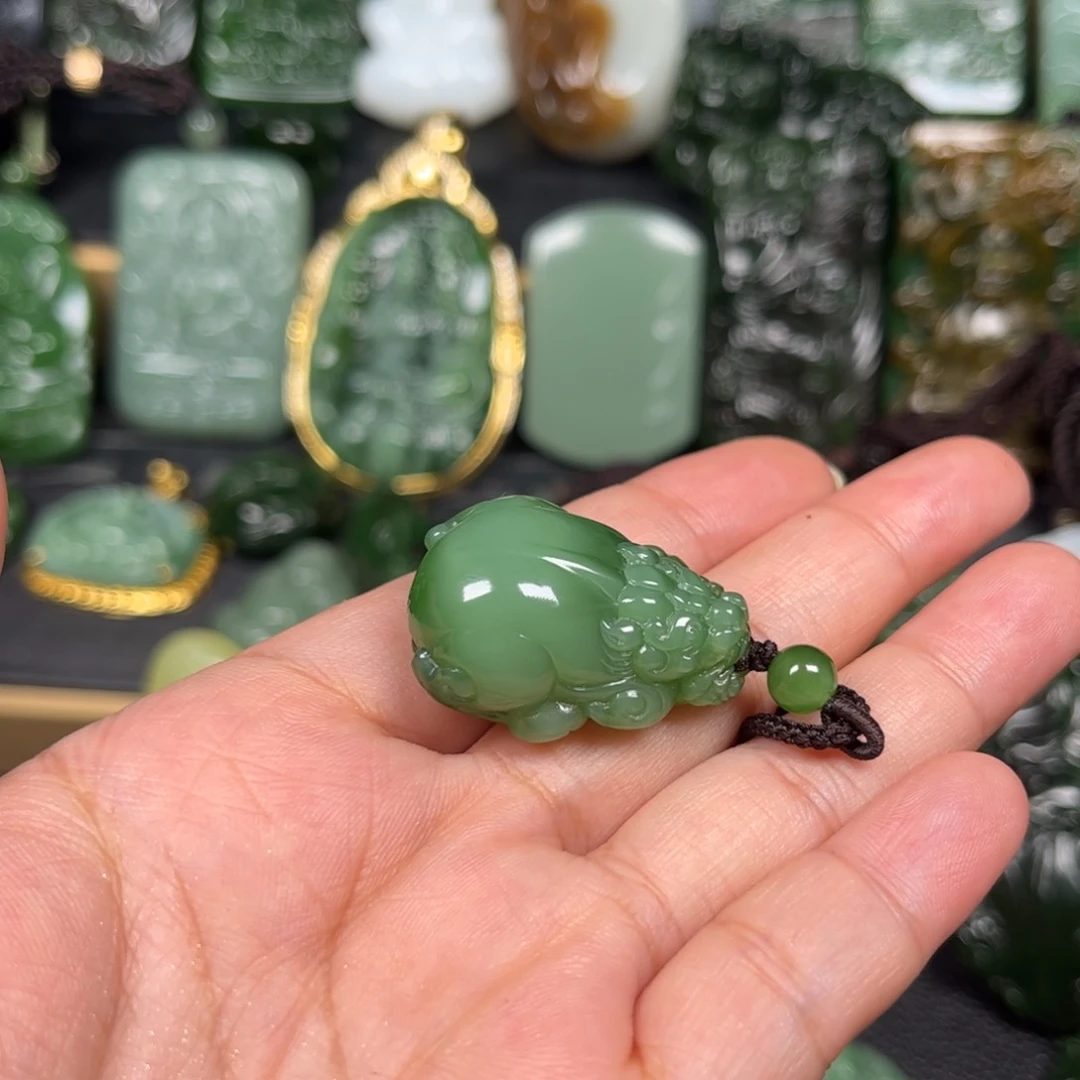 琪****和田玉未镶嵌颈饰
