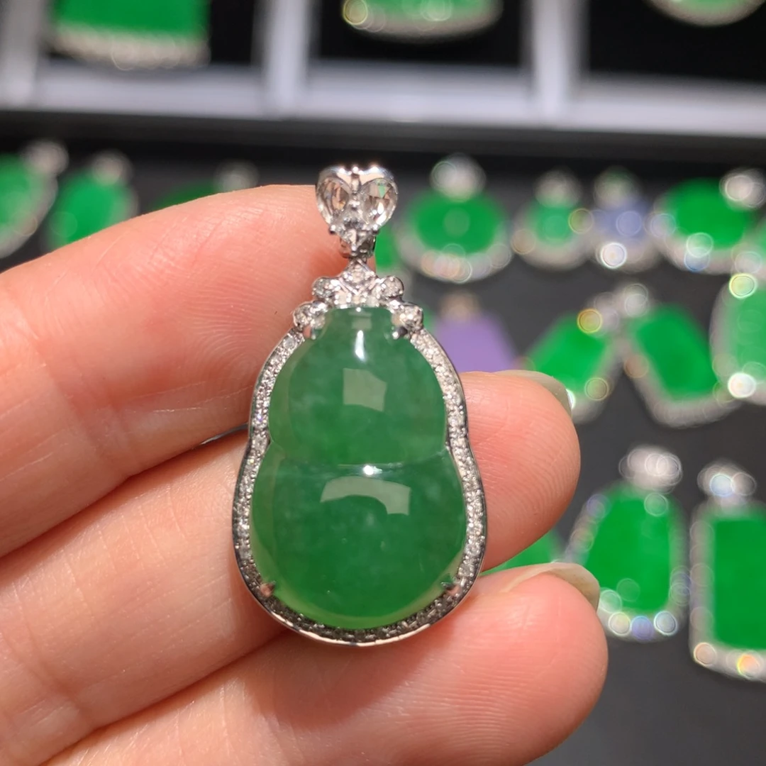 翡翠颈饰18K金镶嵌翡翠