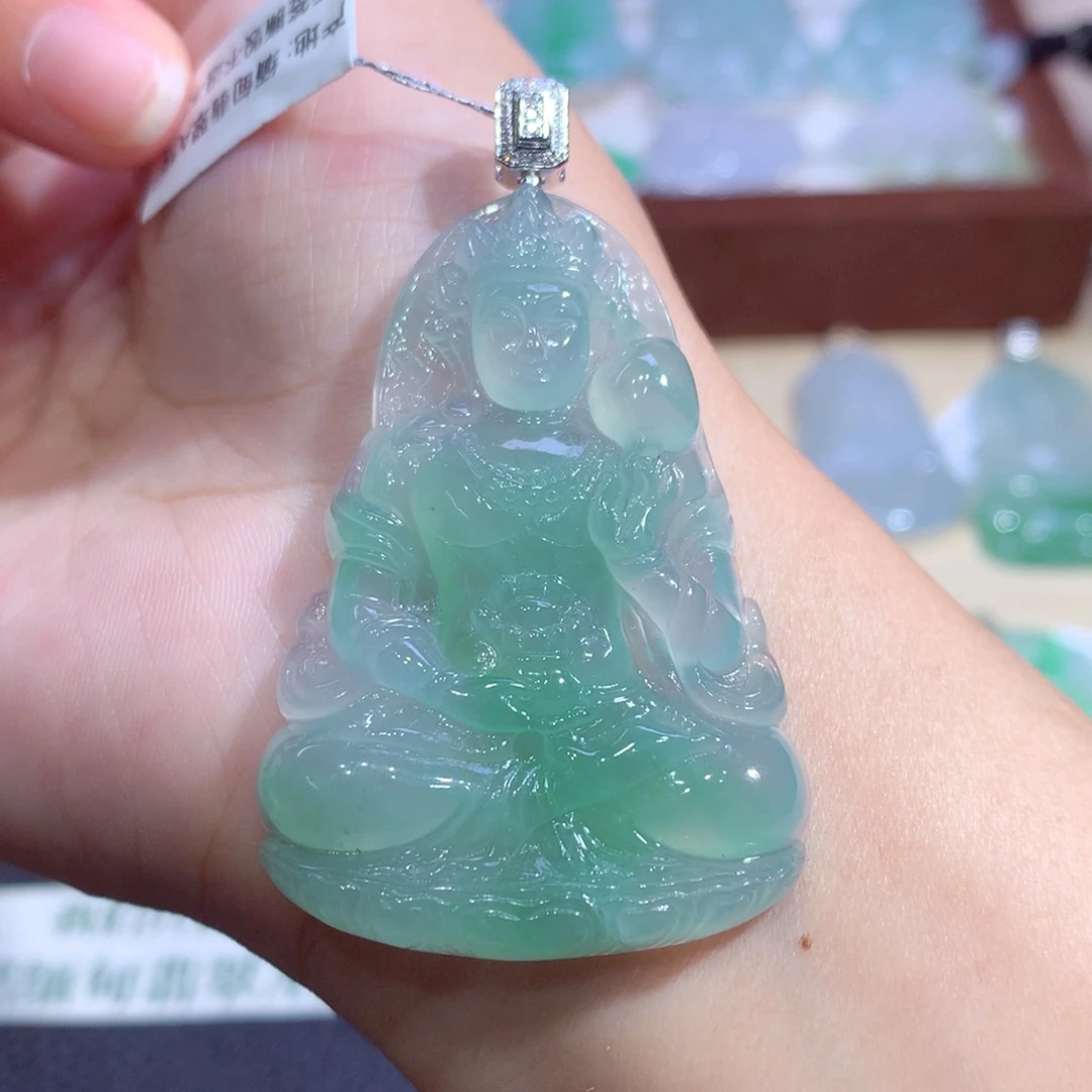 翡翠18K金镶嵌颈饰翡翠