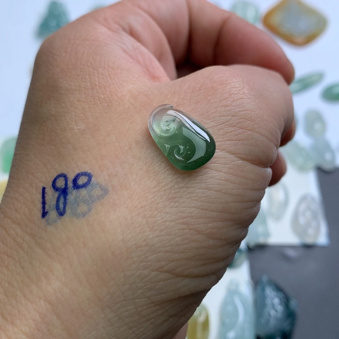 翡翠颈饰未镶嵌天然翡翠Ａ货