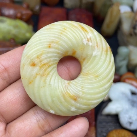 蛇纹石玉未镶嵌颈饰8