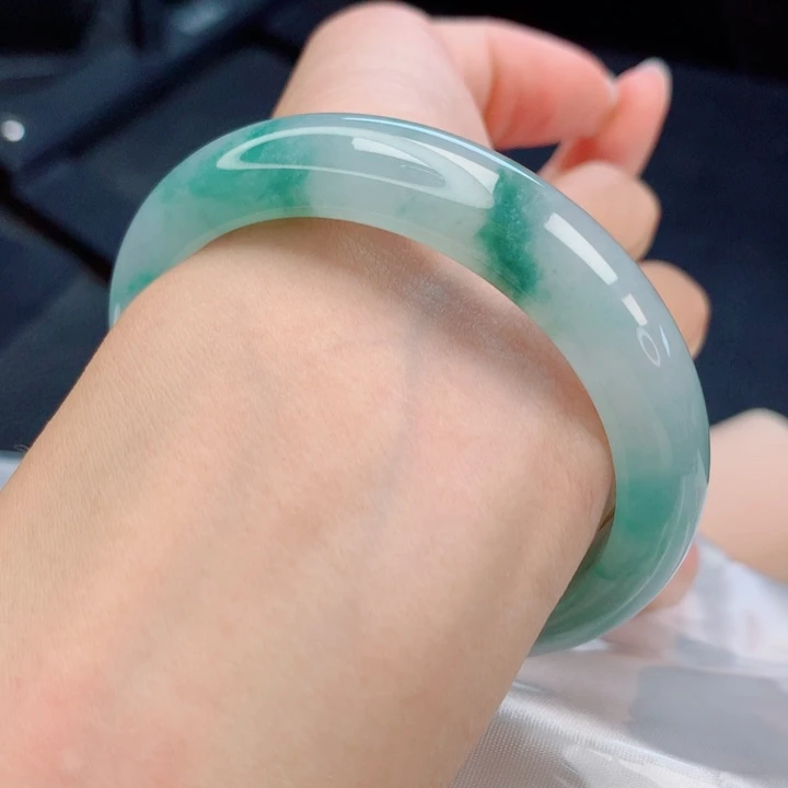 翡翠未镶嵌手镯54圈