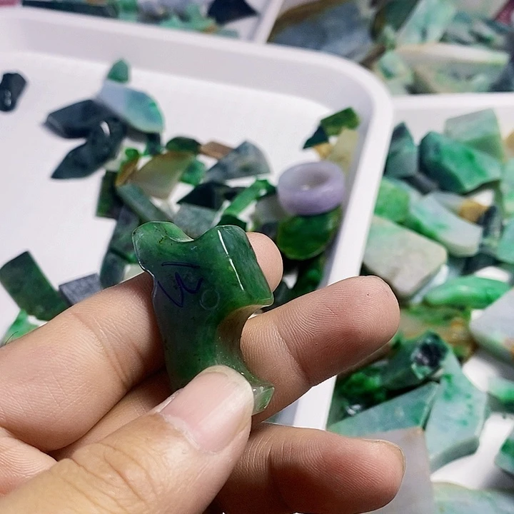 c***c翡翠散珠天然翡翠A货挂件