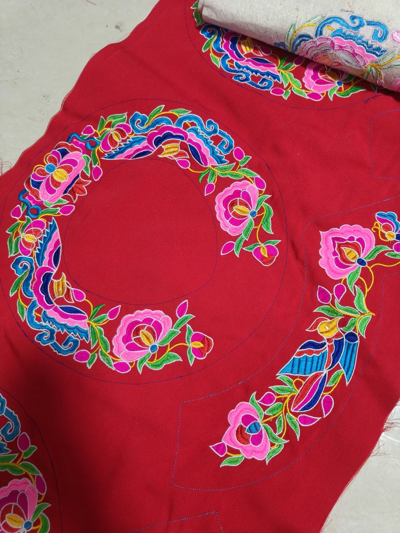 云贵川少数民族绣花脱肩服饰刺绣辅料大红底