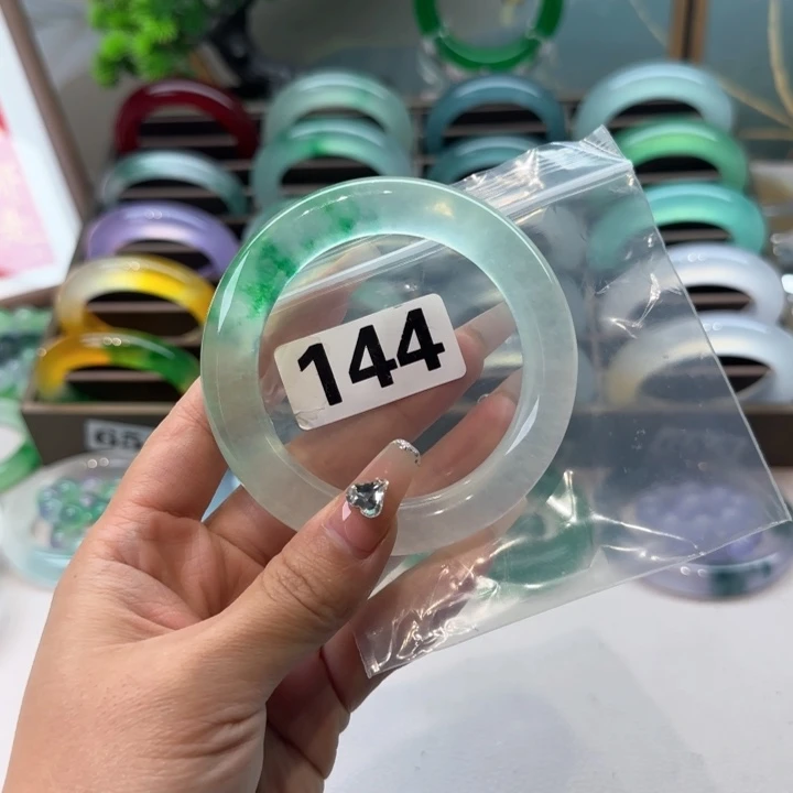 玉这****好时尚飘花手镯144