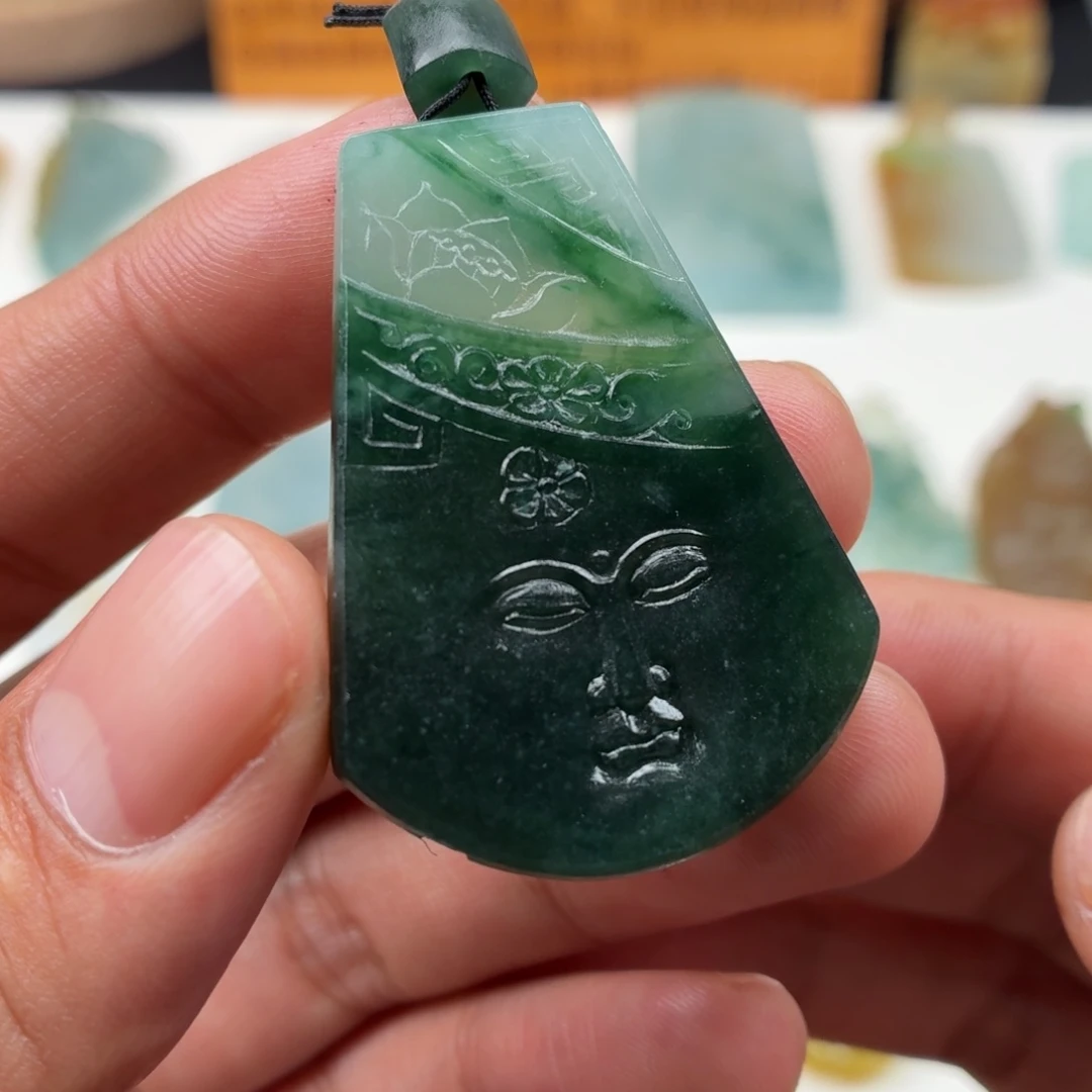定制翡翠未镶嵌佛观天下