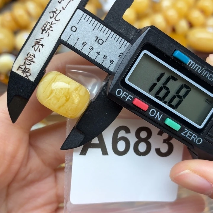 我***悦蜜蜡未镶嵌裸石蜜蜡微瑕