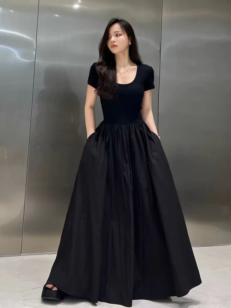 2025新款旅游黑色短袖连衣裙法式气质拖地修身显瘦赫本风夏季长裙