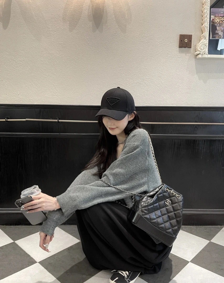 99新 Prada/普拉达 黑色三角标棒球帽 M码
