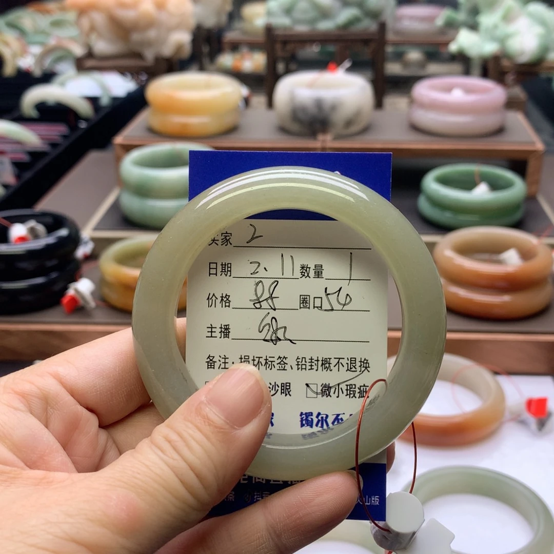 【闪购商品】石英质玉手镯未镶嵌凋***瑰