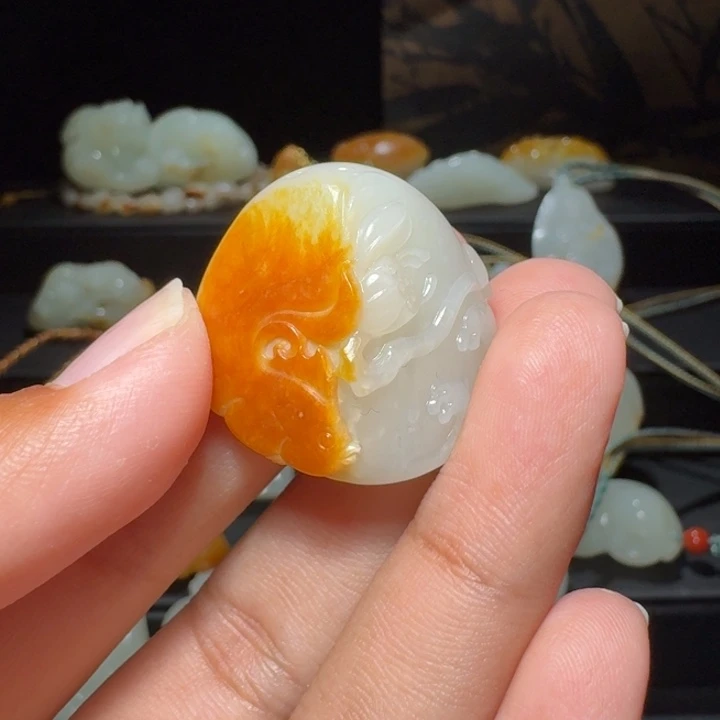 盘***组和田玉未镶嵌颈饰