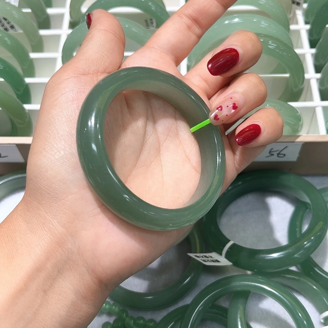 东陵石未镶嵌手镯