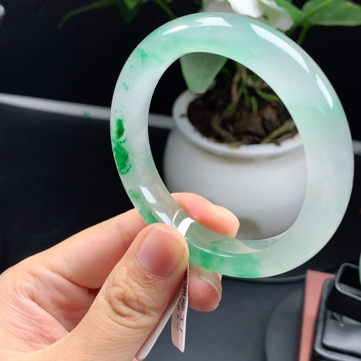 未镶嵌手镯53石英质玉