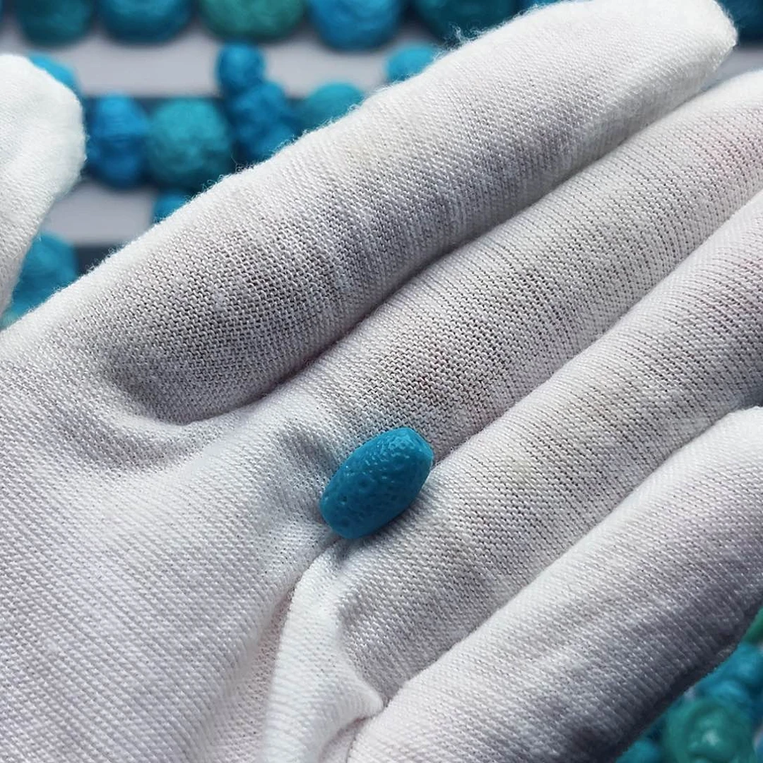 绿松石未镶嵌天然原矿雕刻绿松石