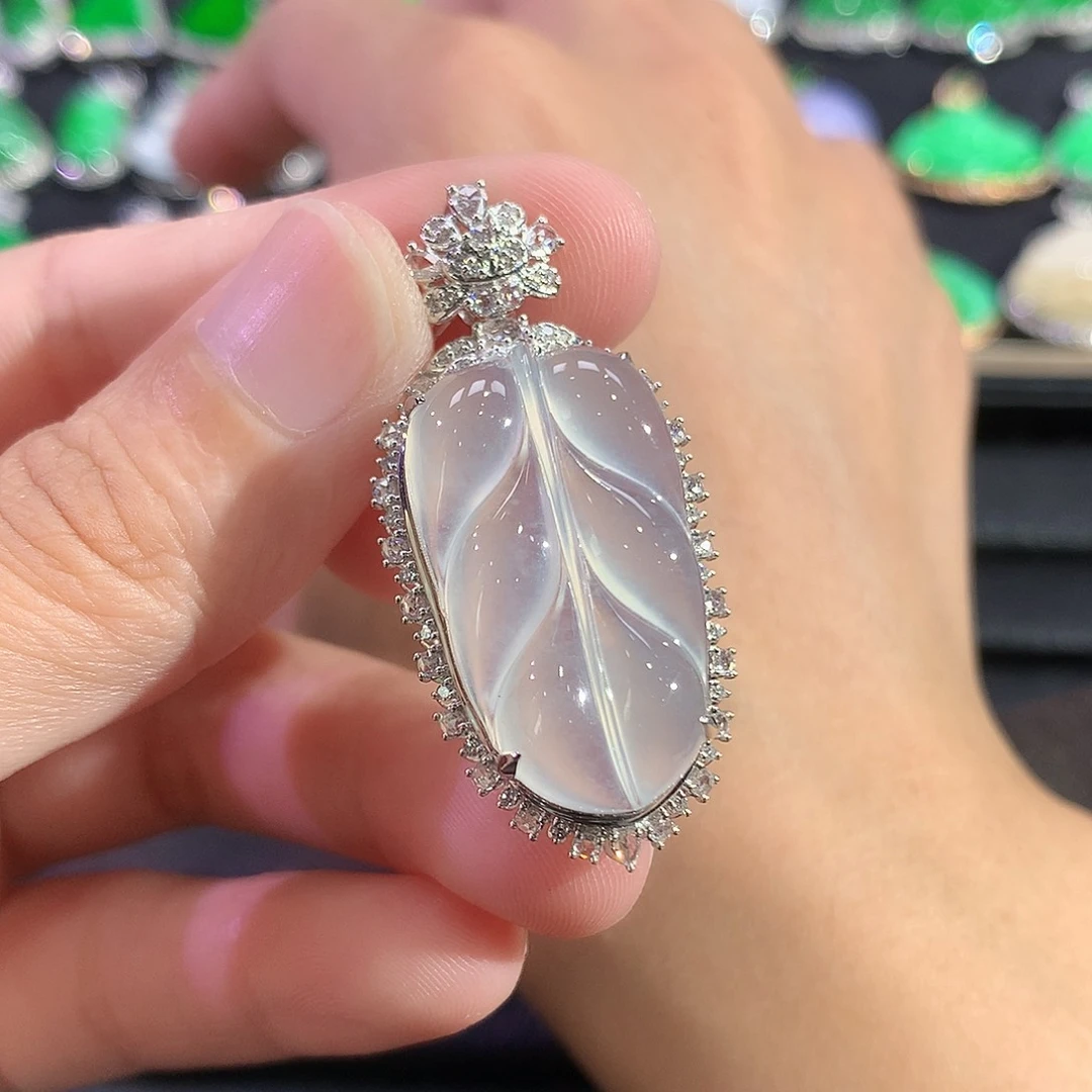 翡翠18K金镶嵌吊坠(赠链)