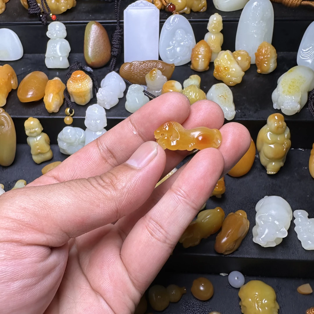 和田玉黄沁小马工艺精美