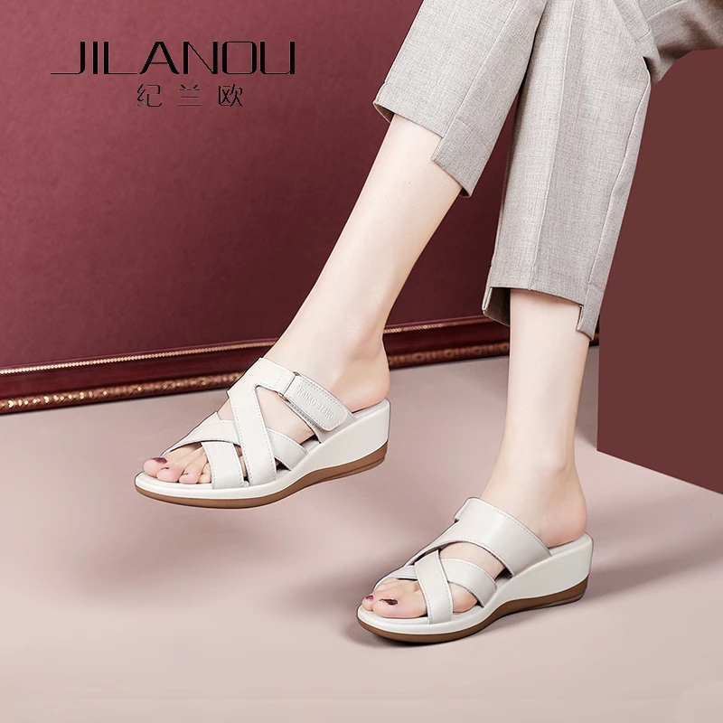 拖鞋女夏外穿2025夏季新款坡跟妈妈鞋厚底真皮女鞋软皮软底凉鞋女