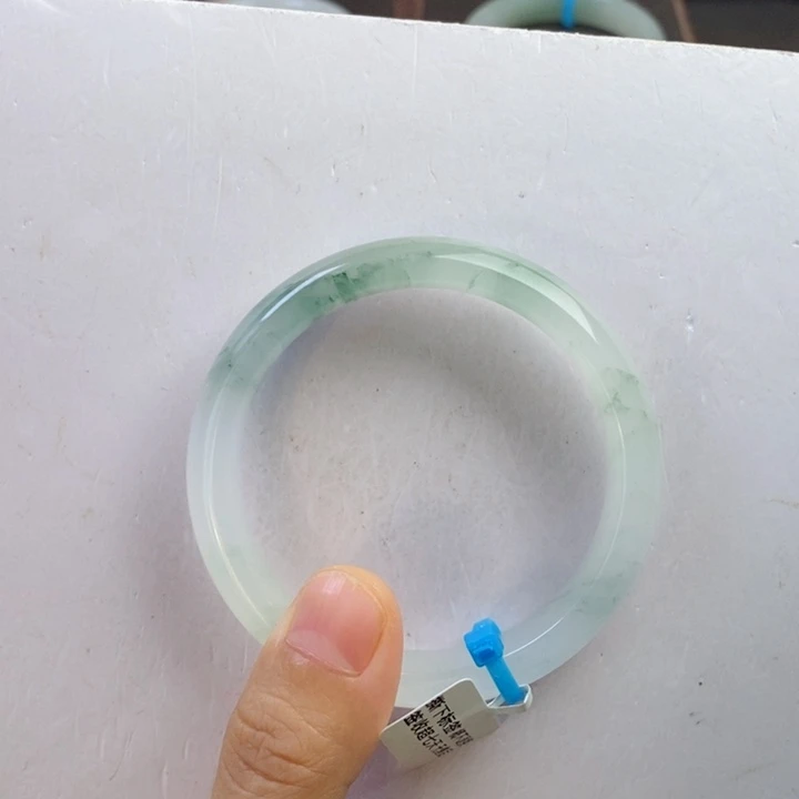 兜***5未镶嵌手镯石英质玉