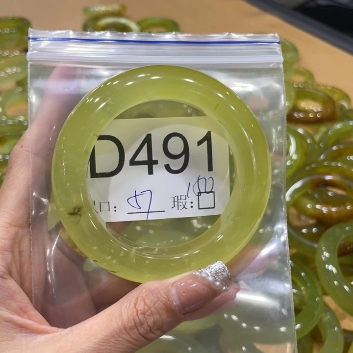 未镶嵌蛇纹石玉手镯宰****苗