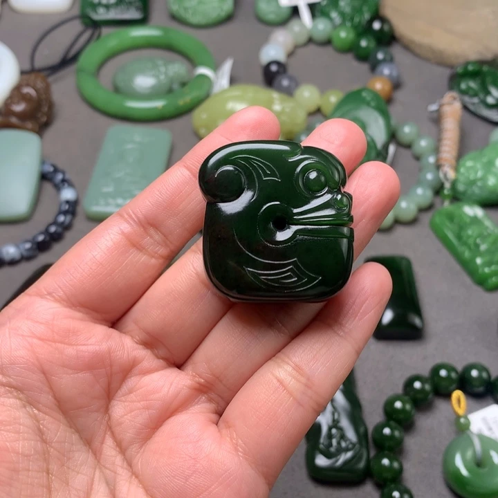 和田玉未镶嵌颈饰