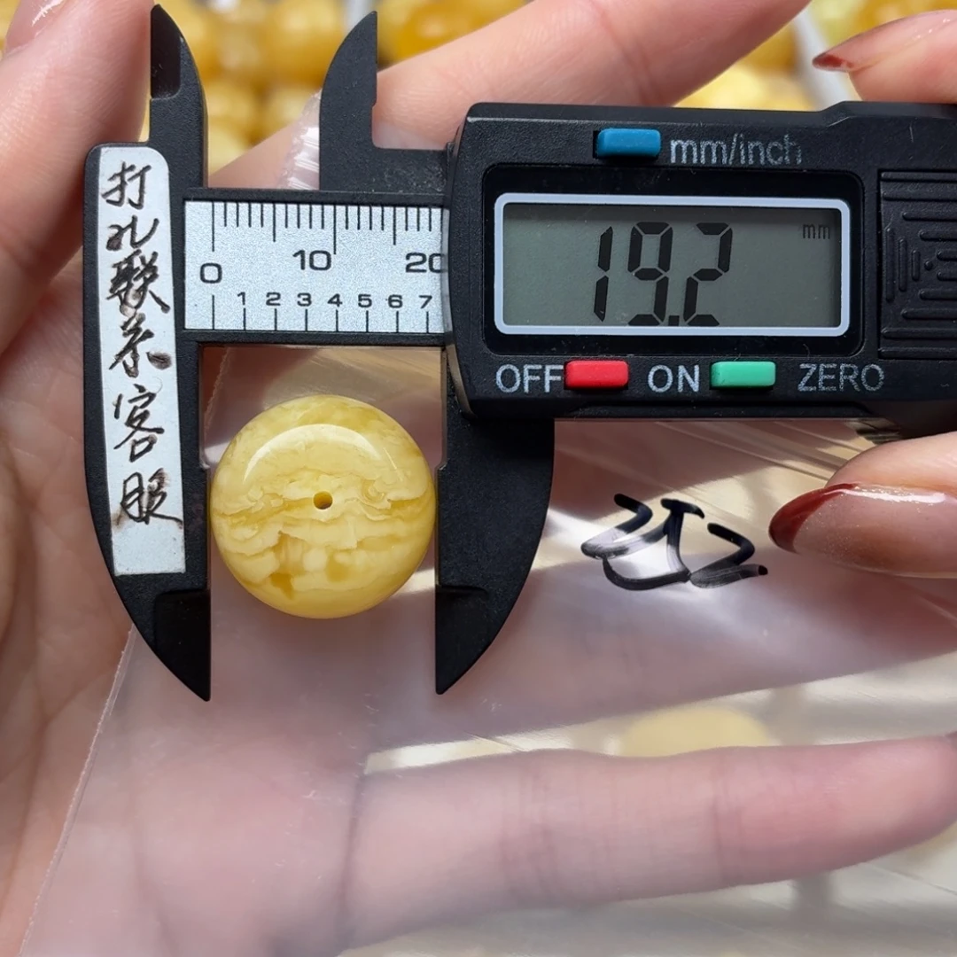 I***o蜜蜡未镶嵌裸石蜜蜡