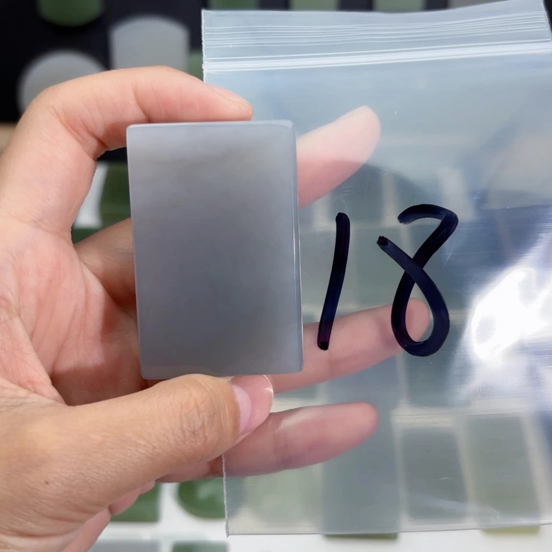 和田玉未镶嵌颈饰。*。