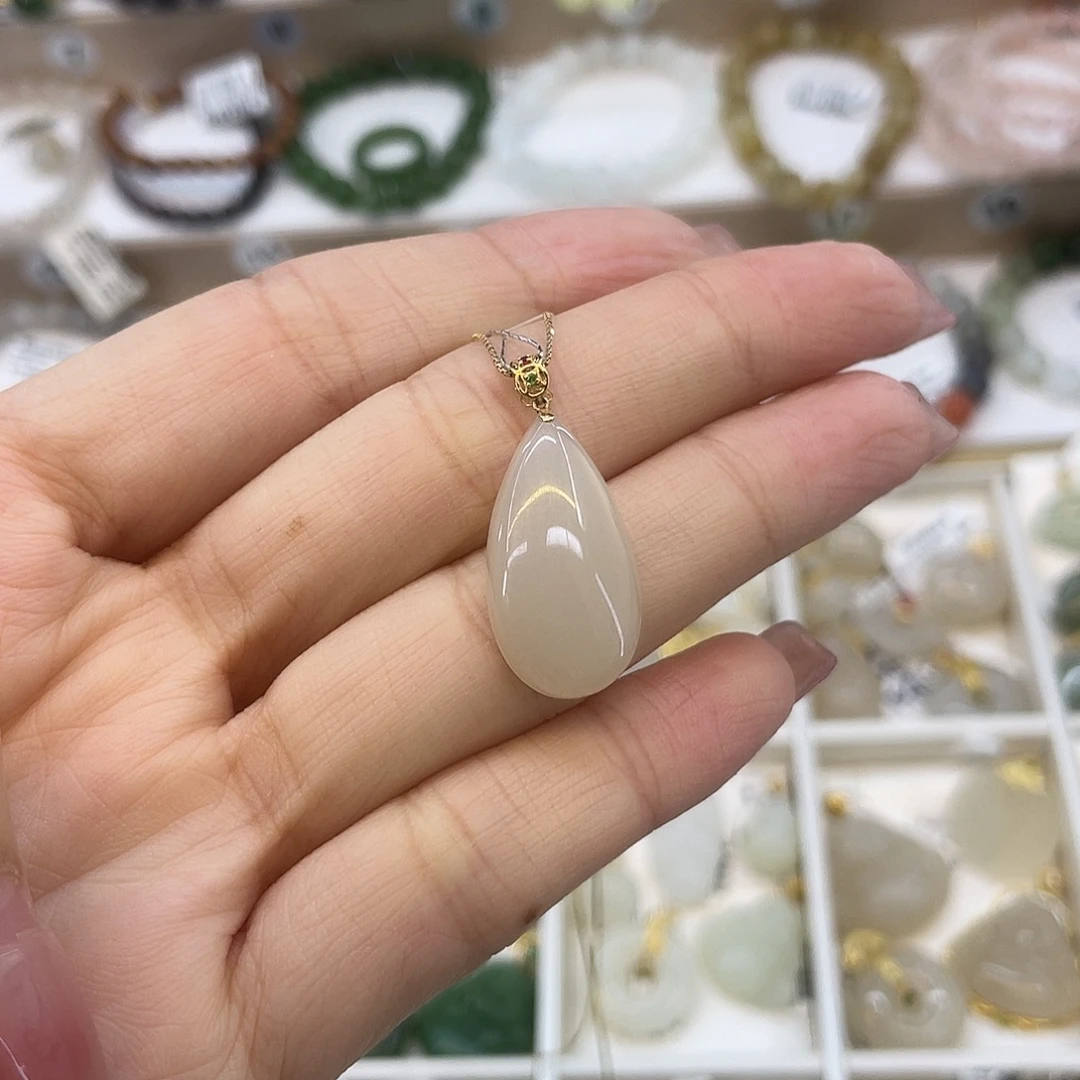 和田玉18K金镶嵌吊坠(赠链)