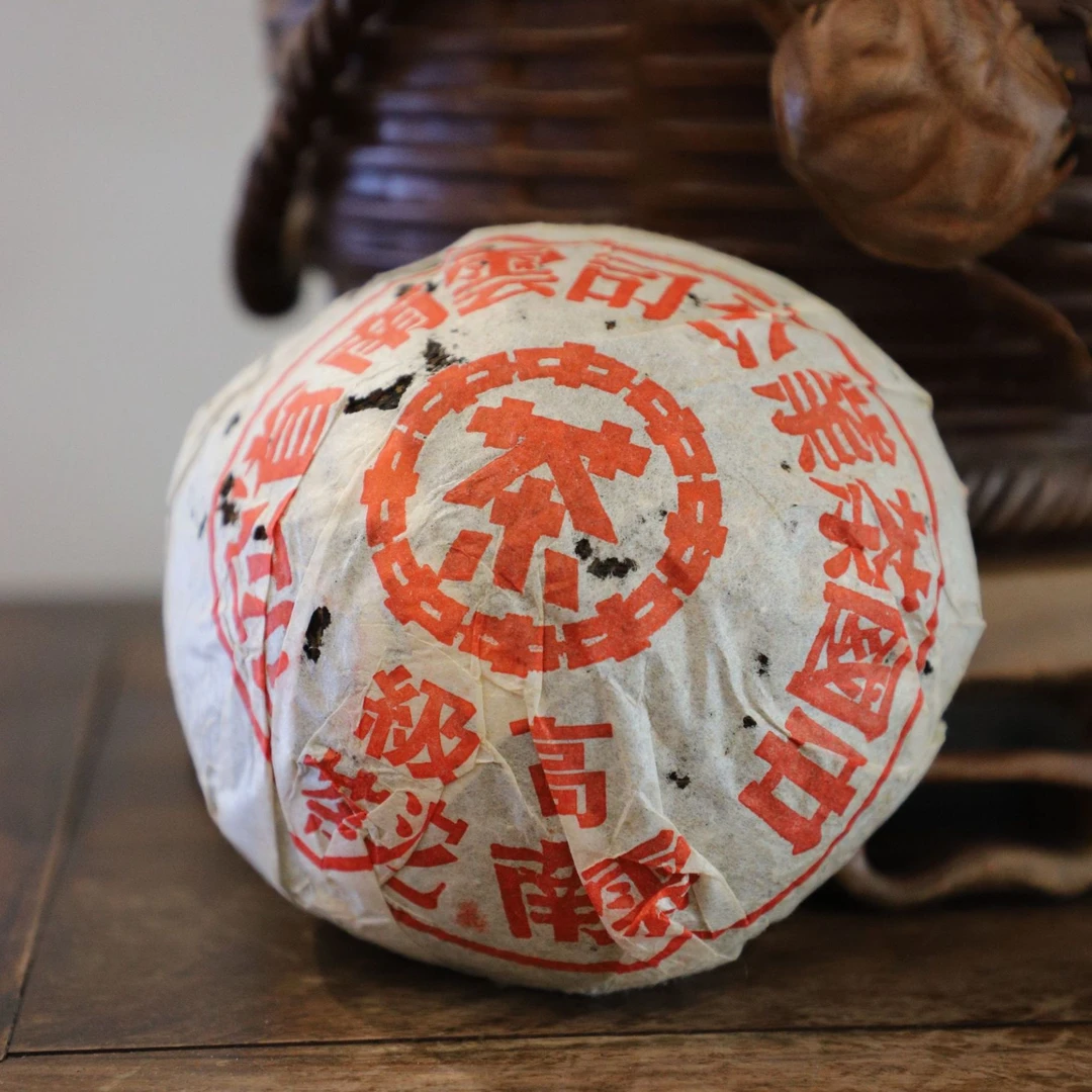 2001年勐海茶厂101批高级红印沱普洱生沱