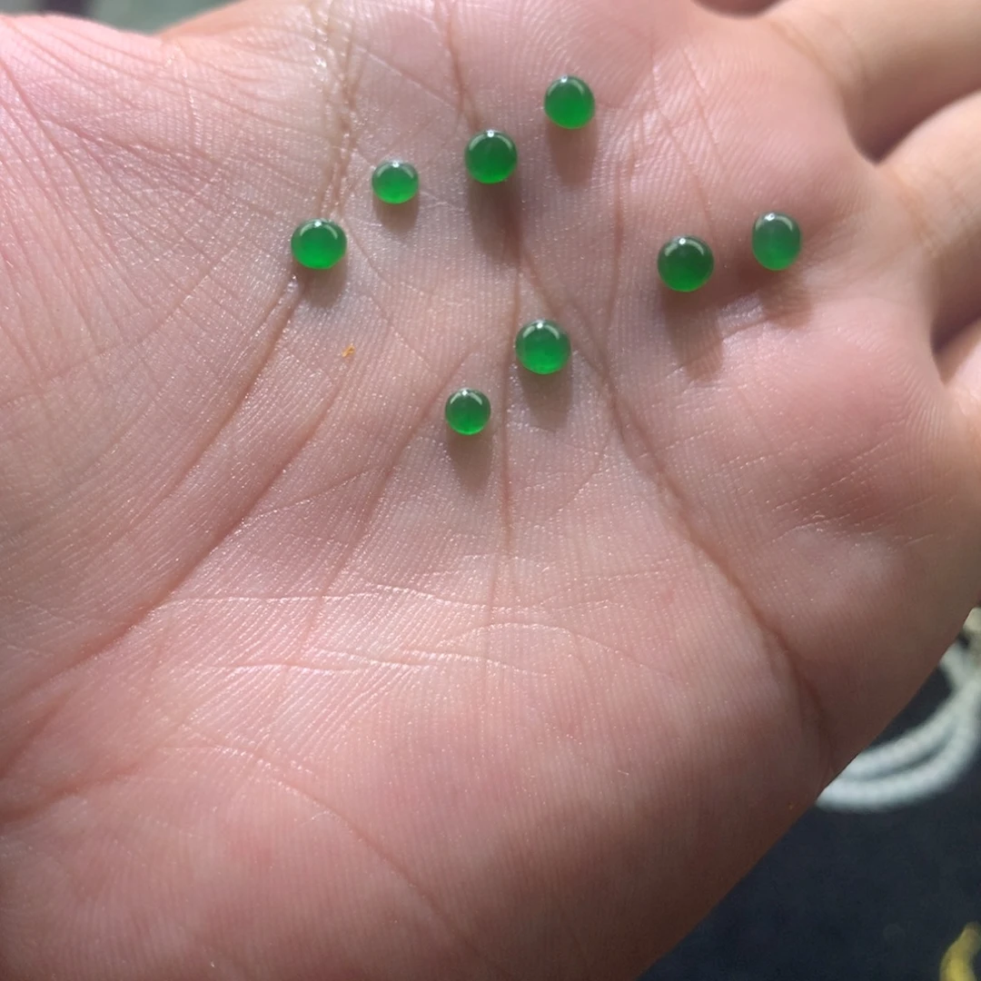 翡翠未镶嵌颈饰多样性发其一